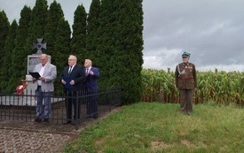 Uroczystości przy pomniku na ul. Żołnierzy Września w Wilkowiecku, zdj. 27