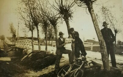 Opatów 1933 rok. W tle most na Opatówce. Foto. E. Kutynia